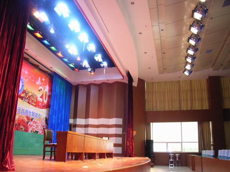 小学多功能厅